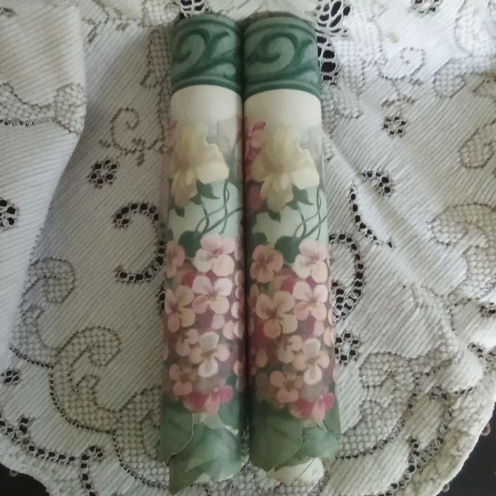 2 rolls of pretty hydrangia border